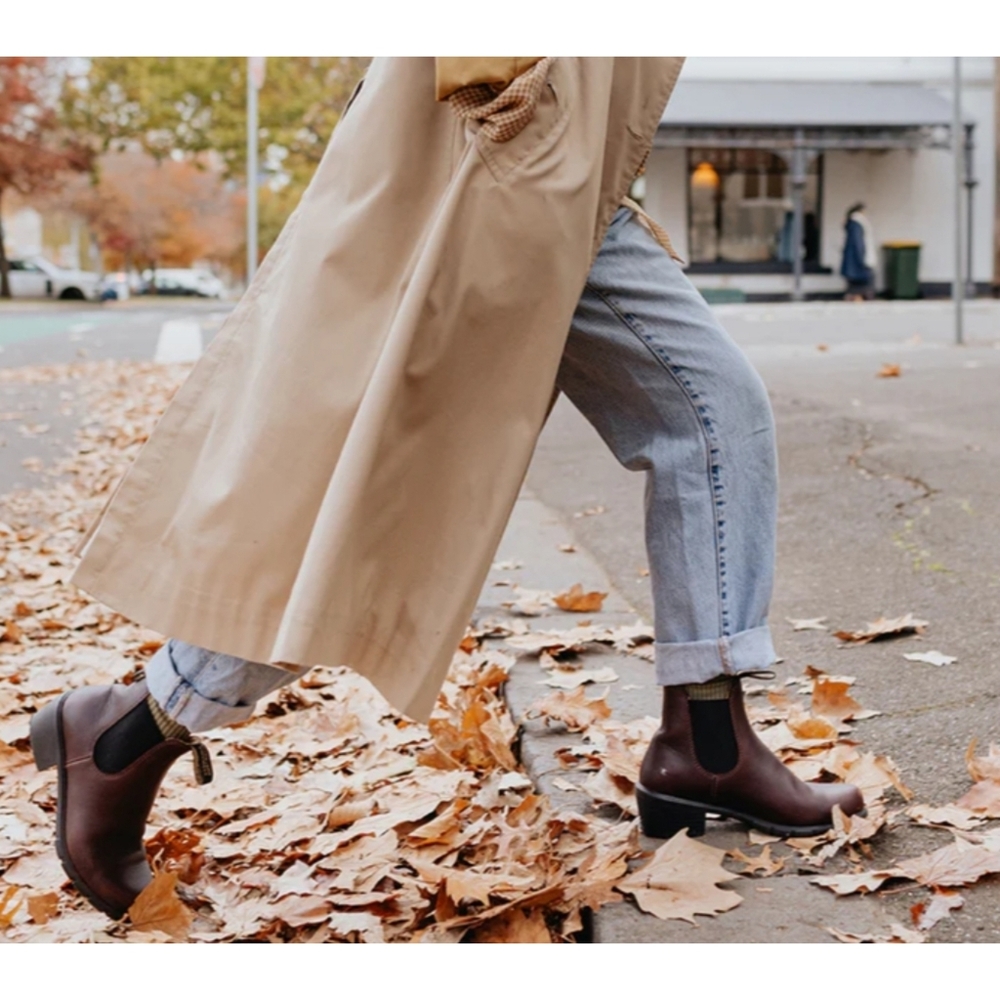 Blundstone Chelsea Boots in Dark Brown and Black